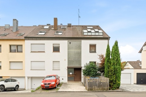 Hausansicht mit Eingang